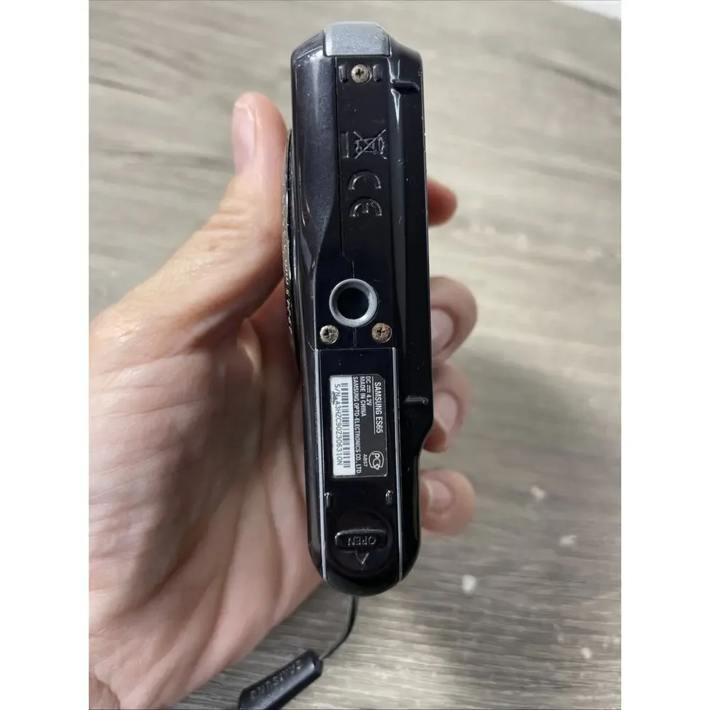 Samsung ES65 10.2MP Black Digital Camera Untested As Is No Charger Y2K Digicam